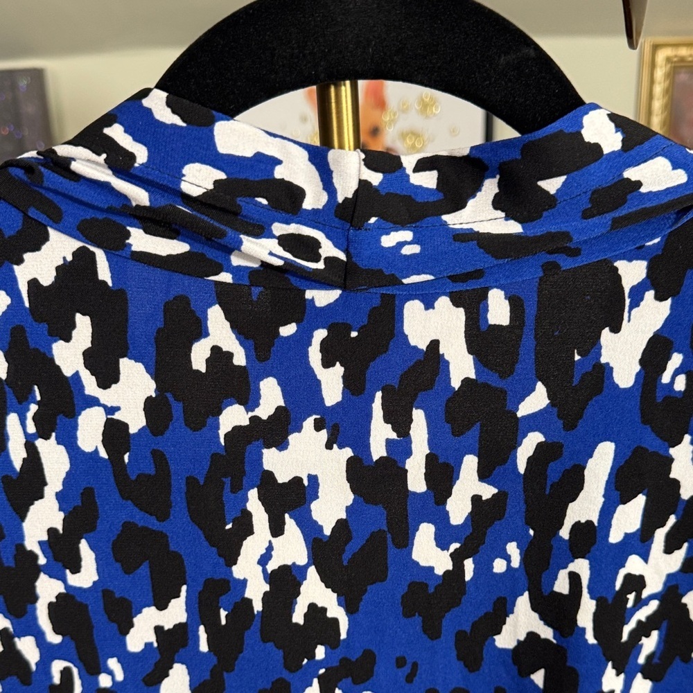 EUC Calvin Klein Women's Sleeveless Shell in Blue, Black, and White Animal Print - Picture 3 of 7